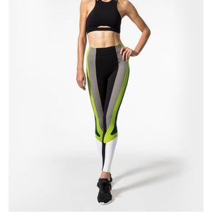 No ka’oi Kihi leggings size small